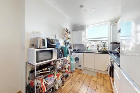 2 bedroom flat for sale, Spacious Split Level Two Bedroom Flat Near Finsbury Park Station