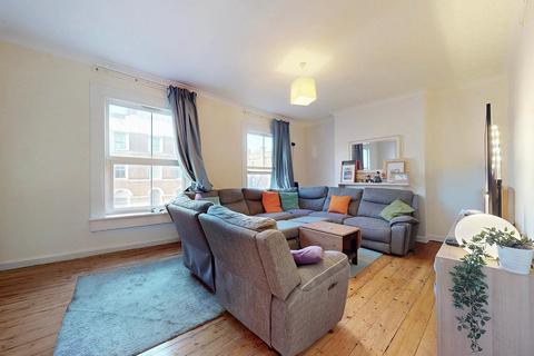 Spacious Split Level Two Bedroom Flat Near Finsbury Park Station