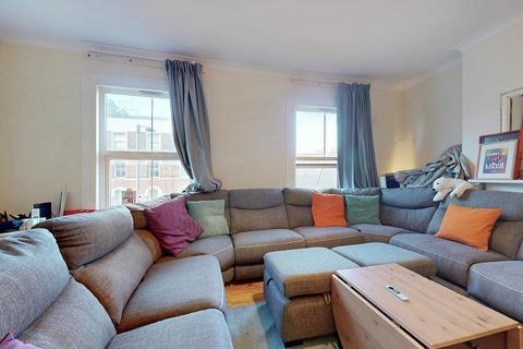 2 bedroom flat for sale, Spacious Split Level Two Bedroom Flat Near Finsbury Park Station
