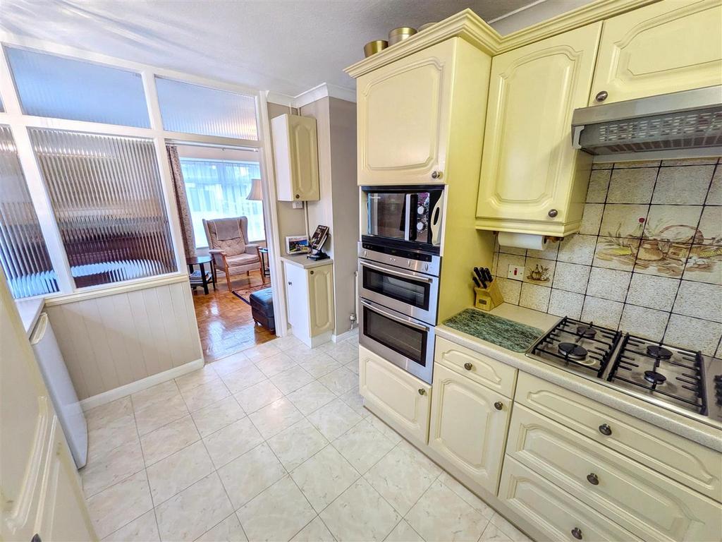 Kitchen 2 new.jpg
