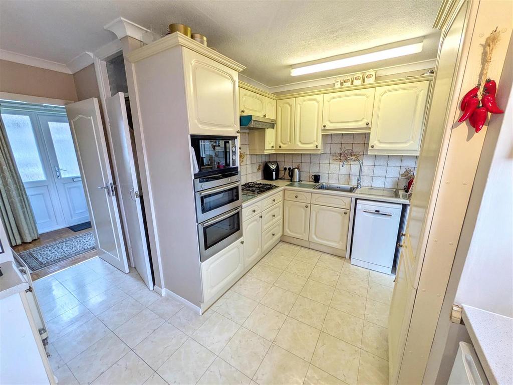 Kitchen new.jpg