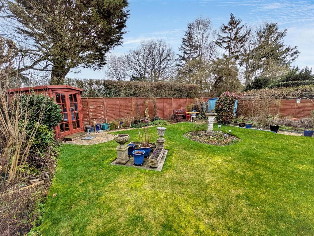 Rear garden 4 new.jpg
