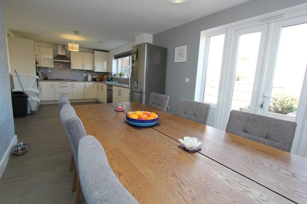 Kitchen/Dining Room