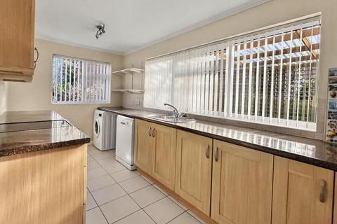 2 bedroom bungalow for sale, MODERNISED, SPACIOUS BUNGALOW, 7 Gwentlands Close, Chepstow, NP16 5JH