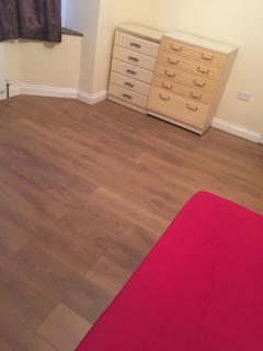 3 bedroom end of terrace house for sale, Bedroom with Bathroom and Kitchen to share with 1 Couple Bills £2300, Newbury Park IG2