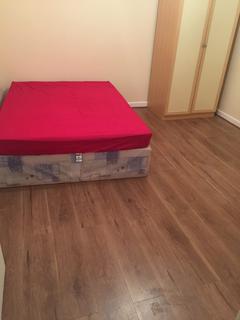 3 bedroom end of terrace house for sale, Bedroom with Bathroom and Kitchen to share with 1 Couple Bills £2300, Newbury Park IG2