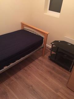 3 bedroom end of terrace house for sale, Bedroom with Bathroom and Kitchen to share with 1 Couple Bills £2300, Newbury Park IG2
