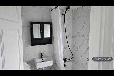 3 bedroom semi-detached house to rent, Arbor Avenue, Manchester, M19