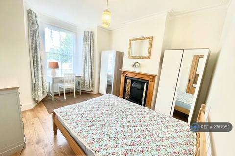 5 bedroom terraced house to rent, Graveney Road, London, SW17