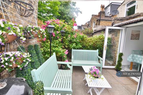 5 bedroom terraced house to rent, Graveney Road, London, SW17