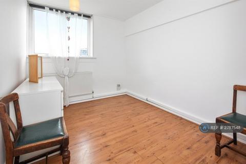 1 bedroom in a flat share to rent, Palgrave House, London, NW3