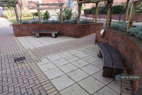 3 bedroom flat to rent, Far Headingley / Weetwood, Leeds, LS16