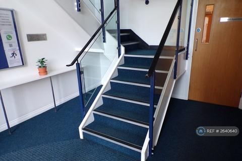 3 bedroom flat to rent, Far Headingley / Weetwood, Leeds, LS16