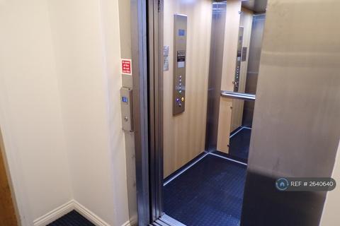 3 bedroom flat to rent, Far Headingley / Weetwood, Leeds, LS16