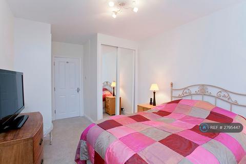 2 bedroom flat to rent, Cranford Lodge, London, SW19