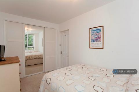 2 bedroom flat to rent, Cranford Lodge, London, SW19