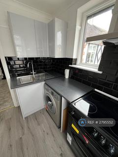 2 bedroom flat to rent, Woodhouse Road, London, N12