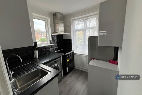 2 bedroom flat to rent, Woodhouse Road, London, N12