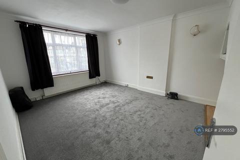 2 bedroom flat to rent, Woodhouse Road, London, N12