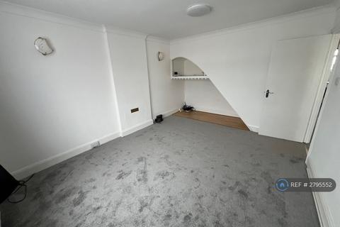 2 bedroom flat to rent, Woodhouse Road, London, N12