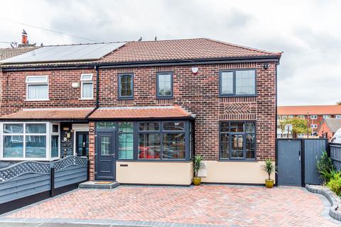 1 bedroom in a house share to rent, Mellor Street, Eccles, Manchester, M30