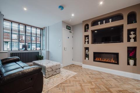1 bedroom in a house share to rent, Mellor Street, Eccles, Manchester, M30
