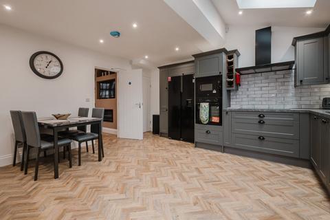 1 bedroom in a house share to rent, Mellor Street, Eccles, Manchester, M30