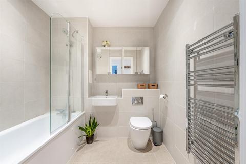 1 bedroom apartment for sale, Espalier Gardens, Kilburn