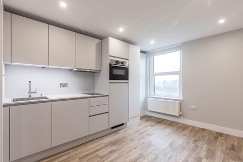 Flat to rent, Fordwych Road