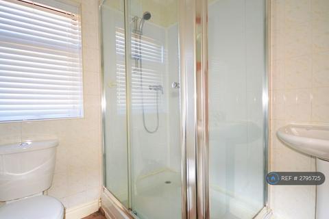 3 bedroom terraced house to rent, Threlfall Road, Blackpool, FY1