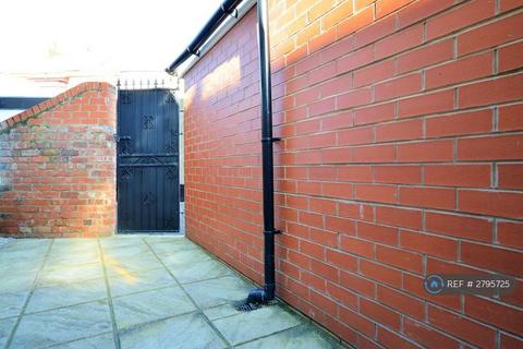 3 bedroom terraced house to rent, Threlfall Road, Blackpool, FY1