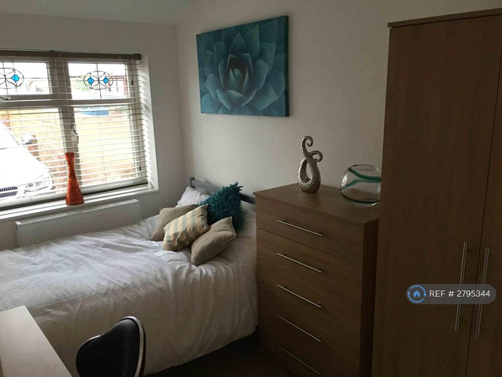 Comfy Double Bedded Room