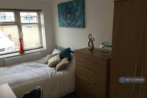 1 bedroom in a house share to rent, Candover Close, Harmondsworth, West Drayton, UB7