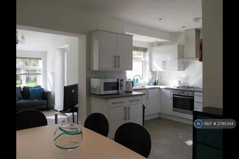 1 bedroom in a house share to rent, Candover Close, Harmondsworth, West Drayton, UB7