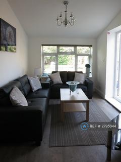 1 bedroom in a house share to rent, Candover Close, Harmondsworth, West Drayton, UB7