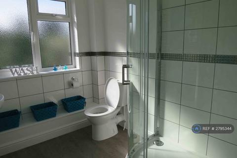 1 bedroom in a house share to rent, Candover Close, Harmondsworth, West Drayton, UB7