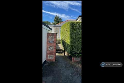 3 bedroom bungalow to rent, Crown Hill, Halberton, Tiverton, EX16