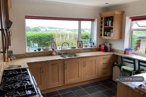 3 bedroom bungalow to rent, Crown Hill, Halberton, Tiverton, EX16