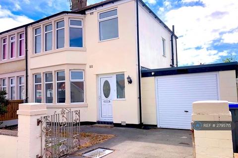 3 bedroom semi-detached house to rent, Lockerbie Avenue, Thornton-Cleveleys, FY5