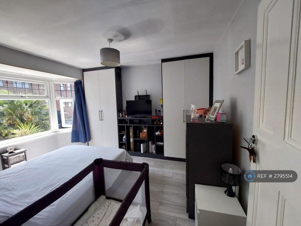 Large Main Bedroom With Wardrobes
