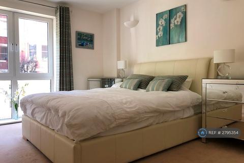 1 bedroom flat to rent, Lurline Gardens, London, SW11