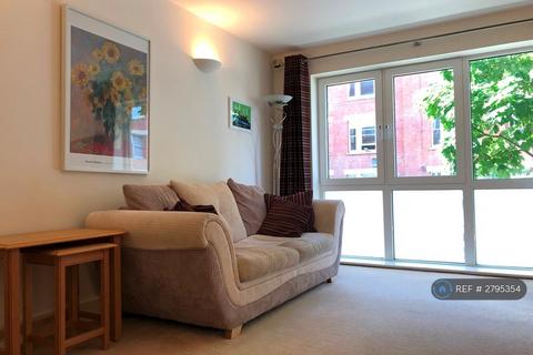 1 bedroom flat to rent, Lurline Gardens, London, SW11
