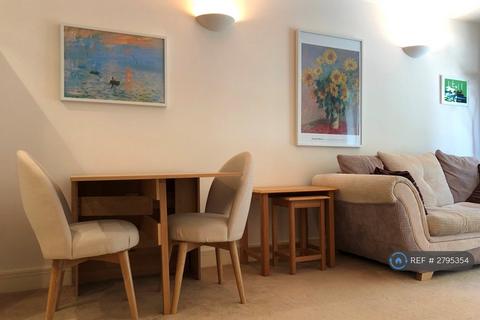 1 bedroom flat to rent, Lurline Gardens, London, SW11