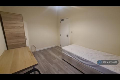 1 bedroom in a house share to rent, London, London, N18