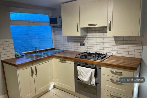 2 bedroom terraced house to rent, George Street, Berkhamsted, HP4