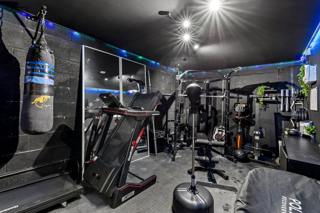 Garage/ Gym