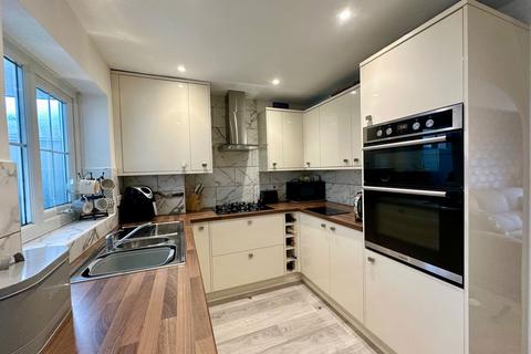 3 bedroom semi-detached house for sale, Yew Tree Drive, Kingsteignton TQ12