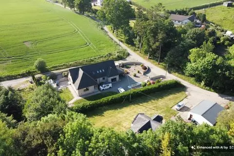 6 bedroom detached house for sale