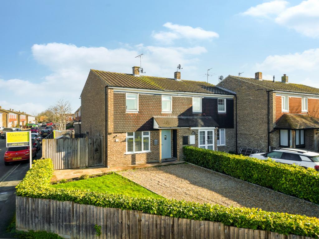 Yardley Avenue, Pitstone