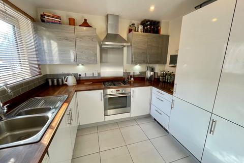 3 bedroom semi-detached house for sale, Falks Hill, Luton, Bedfordshire, LU2 0FN